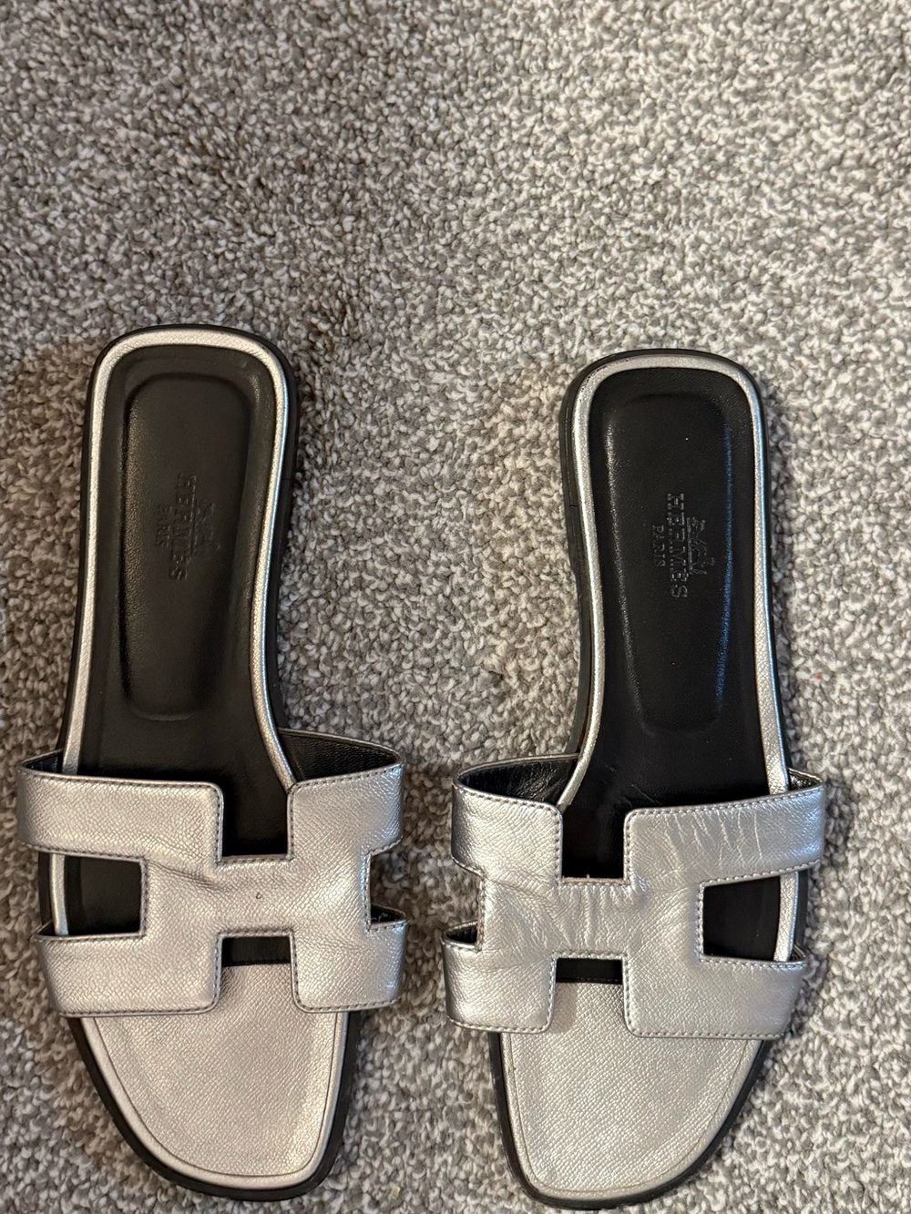 Hermès Metallic Silver Oran Slide Sandals - Picture 2 of 7